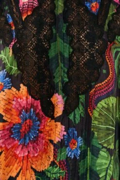 Farm Rio Black Blooming Garden Blouse 10 Farm Rio Black Blooming Garden Blouse -Farm Rio 306231 05