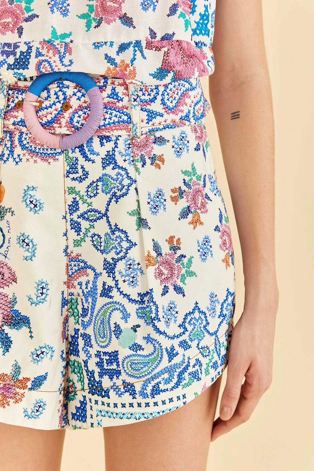 Farm Rio Off-White Romantic Bandanas Shorts 3 Farm Rio Off-White Romantic Bandanas Shorts - Image 3