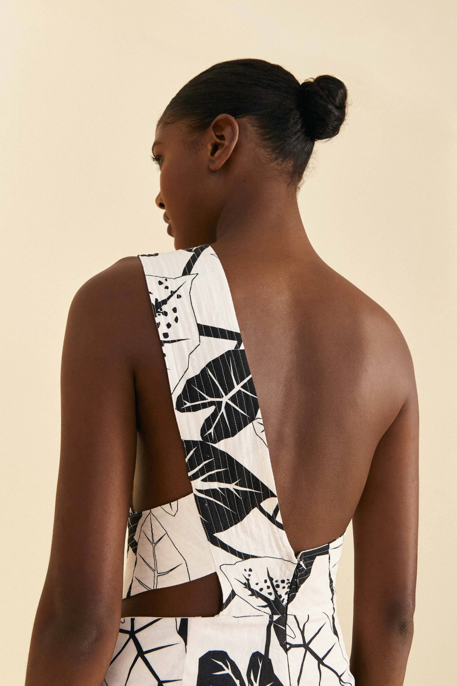 Farm Rio Off-White Graphic Leaves Jumpsuit 5 Farm Rio Off-White Graphic Leaves Jumpsuit - Image 5