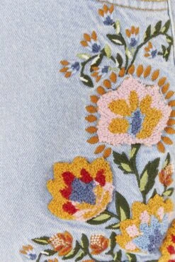 Farm Rio Summer Garden Embroidered Denim Shorts 10 Farm Rio Summer Garden Embroidered Denim Shorts -Farm Rio 311873 05