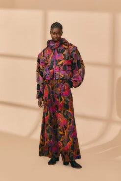 Farm Rio Black Wild Horses Reversible Puffer Jacket 15 Farm Rio Black Wild Horses Reversible Puffer Jacket -Farm Rio 312503 03