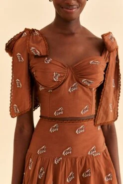 Farm Rio Caramel Embroidered Horses Crop Top 8 Farm Rio Caramel Embroidered Horses Crop Top -Farm Rio 315964 03