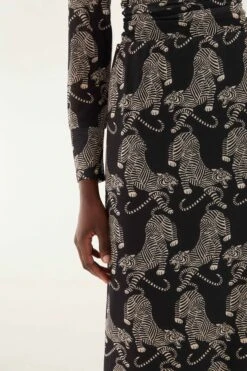 Farm Rio Black Striped Tigers Tulle Maxi Skirt 7 Farm Rio Black Striped Tigers Tulle Maxi Skirt -Farm Rio farm rio black striped tigers tulle maxi skirt 340565 3